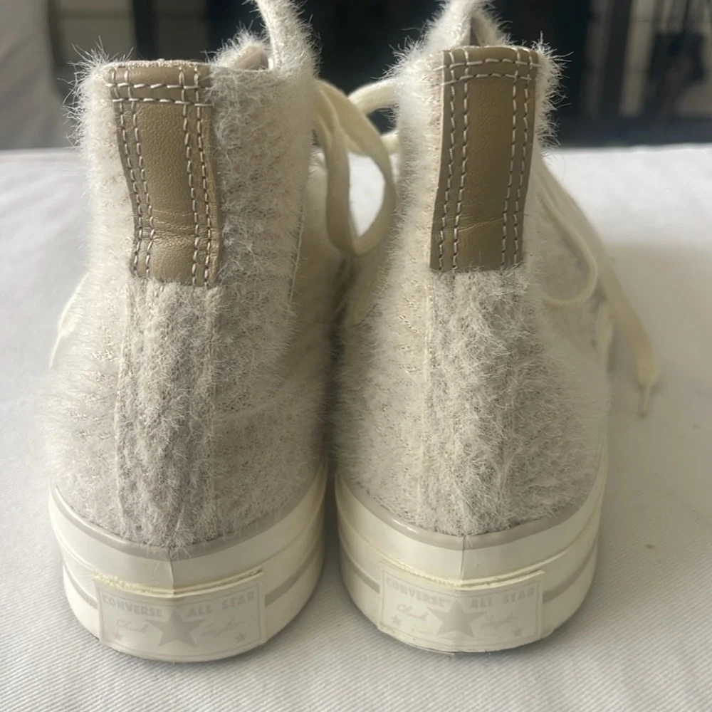 NWOB CONVERSE CHUCK 70 Cozy High-top Sneakers Size 8.5 beige fuzzy fabric - Picture 11 of 11